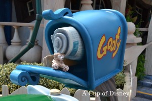 Duffy Visits Goofy in Disneyland