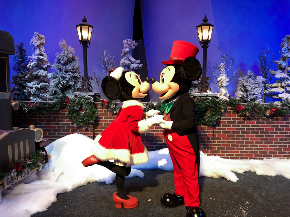 Mickey and Minnie Mouse in red and black Christmas outfits