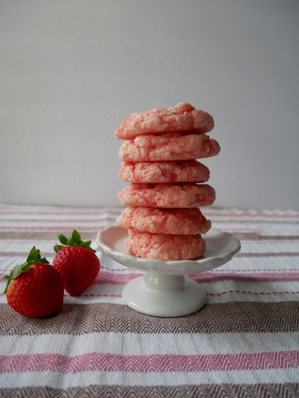 Strawberry and Cream Cookies